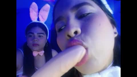 Snapshot of 2moons_full_of_love chatting on 11/11/25, 12:54 2moons_full_of_love online show from 11/11/25, 12:54