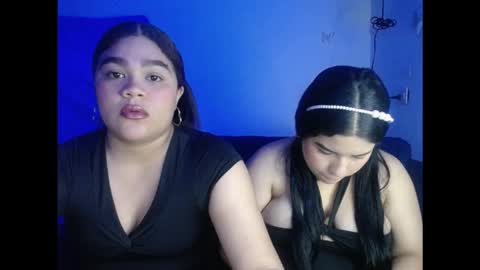 Snapshot of 2moons_full_of_love chatting on 11/15/25, 11:10 2moons_full_of_love online show from 11/15/25, 11:10