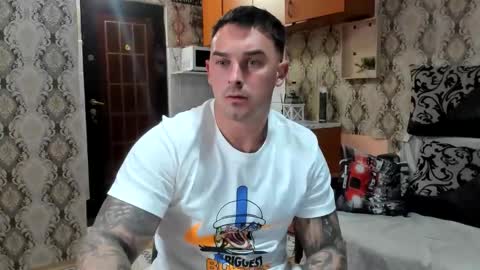 Snapshot of 2sexymuscles chatting on 10/19/25, 07:47 2sexymuscles online show from 10/19/25, 07:47