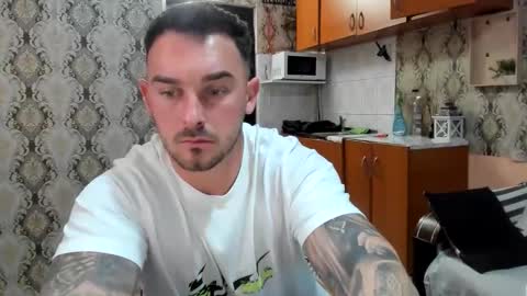 Snapshot of 2sexymuscles chatting on 11/10/25, 10:31 2sexymuscles online show from 11/10/25, 10:31