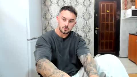 Snapshot of 2sexymuscles chatting on 05/22/26, 08:25 2sexymuscles online show from 05/22/26, 08:25
