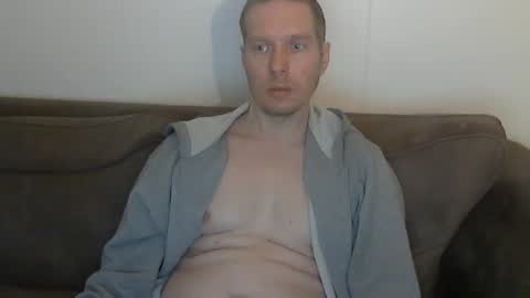 Snapshot of 2small4you83 chatting on 02/13/26, 11:28 2small4you83 online show from 02/13/26, 11:28