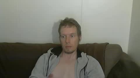 2small4you83 online show from 05/05/26, 05:04
