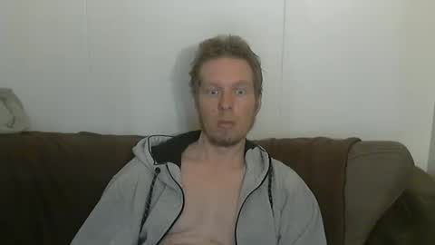 2small4you83 online show from 05/05/26, 05:10