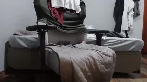 Snapshot of 3034940 chatting on 09/24/25, 02:42 Ask me online show from 09/24/25, 02:42