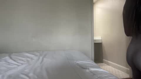 GamerBaddieLux online show from 11/14/25, 08:29