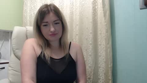 Snapshot of 3sweetcandy3 chatting on 10/20/25, 10:43 3sweetcandy3 online show from 10/20/25, 10:43