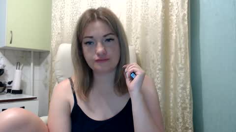 Snapshot of 3sweetcandy3 chatting on 05/21/26, 11:01 3sweetcandy3 online show from 05/21/26, 11:01