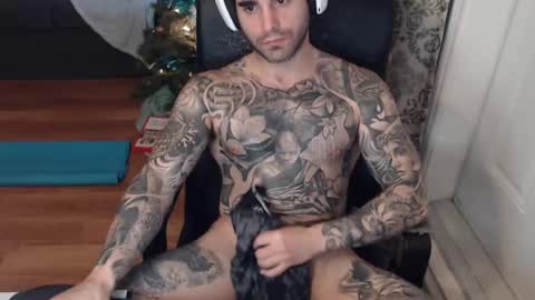 Snapshot of 420randomguy chatting on 12/15/24, 08:04 Anomander Rake online show from 12/15/24, 08:04