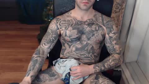 Snapshot of 420randomguy chatting on 01/04/25, 07:02 Anomander Rake online show from 01/04/25, 07:02