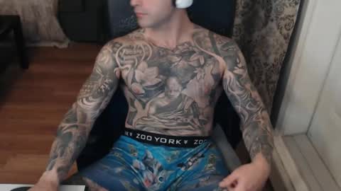 Snapshot of 420randomguy chatting on 11/17/25, 01:33 Anomander Rake online show from 11/17/25, 01:33