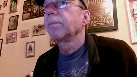 Snapshot of 64shorty chatting on 10/21/25, 11:55 64shorty online show from 10/21/25, 11:55