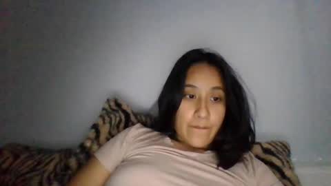 Snapshot of 69latina69 chatting on 10/27/25, 02:10 69latina69 online show from 10/27/25, 02:10