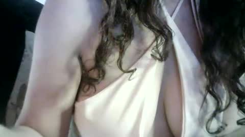 Lilu online show from 10/12/25, 08:30