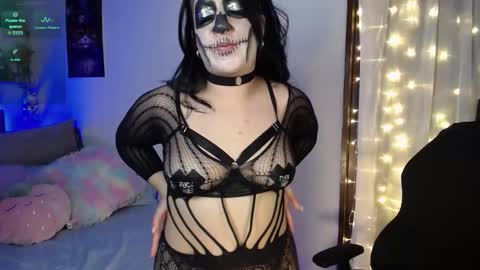 Snapshot of 77scarlett chatting on 10/18/25, 04:59 Scarlett online show from 10/18/25, 04:59