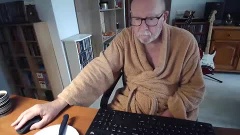 Snapshot of 7thsojourn chatting on 03/04/25, 04:20 Papi online show from 03/04/25, 04:20