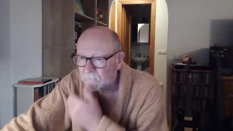 Snapshot of 7thsojourn chatting on 03/11/25, 05:02 Papi online show from 03/11/25, 05:02