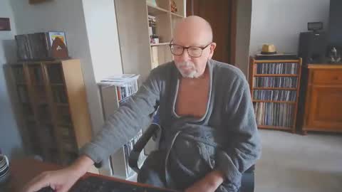 Snapshot of 7thsojourn chatting on 10/18/25, 08:26 Papi online show from 10/18/25, 08:26
