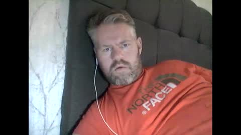 Snapshot of 81jonnyx chatting on 12/17/24, 11:28 81jonnyx online show from 12/17/24, 11:28