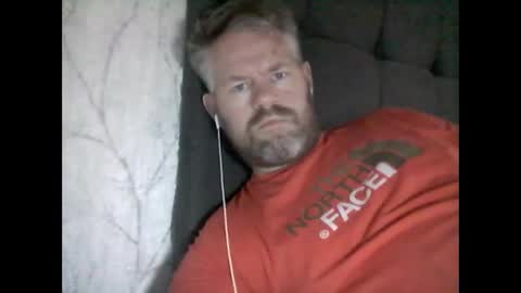 Snapshot of 81jonnyx chatting on 01/04/25, 10:27 81jonnyx online show from 01/04/25, 10:27