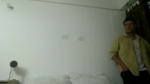 82tomas online show from 04/19/26, 01:05