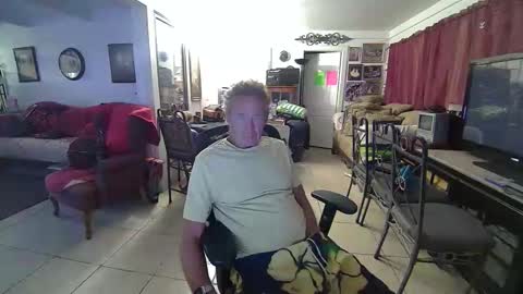 Snapshot of 86406stud chatting on 12/25/24, 03:18 86406stud online show from 12/25/24, 03:18