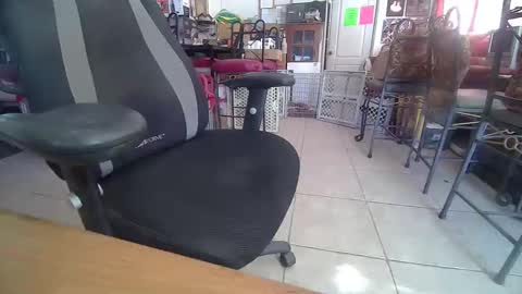 Snapshot of 86406stud chatting on 10/28/25, 07:05 86406stud online show from 10/28/25, 07:05