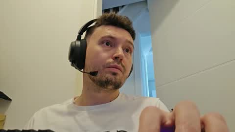 Snapshot of 8inchdude93 chatting on 09/09/25, 10:26 8inchdude93 online show from 09/09/25, 10:26