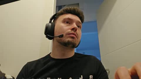 Snapshot of 8inchdude93 chatting on 10/01/25, 09:26 8inchdude93 online show from 10/01/25, 09:26