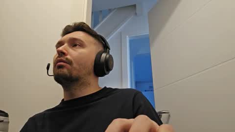 Snapshot of 8inchdude93 chatting on 11/25/25, 12:16 8inchdude93 online show from 11/25/25, 12:16