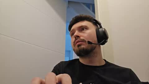 Snapshot of 8inchdude93 chatting on 02/25/26, 10:03 8inchdude93 online show from 02/25/26, 10:03