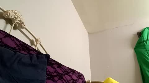 Snapshot of 8intenn chatting on 02/25/26, 12:59 8intenn online show from 02/25/26, 12:59