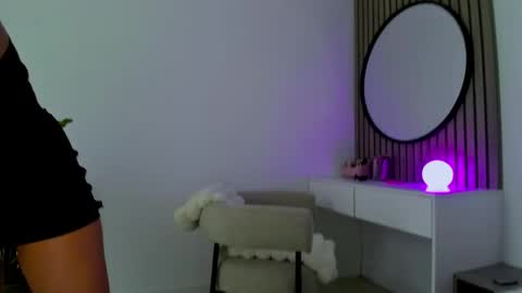 Snapshot of 8selene chatting on 05/20/26, 10:54 8selene online show from 05/20/26, 10:54