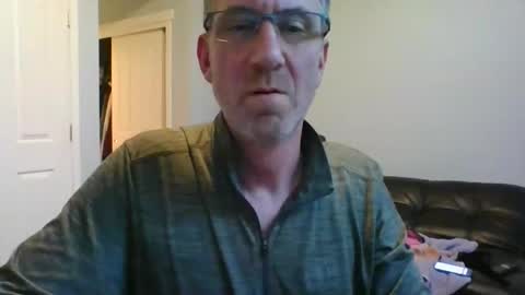 Snapshot of 999gbb_gmx chatting on 11/15/25, 11:54 DildoRidingDilf online show from 11/15/25, 11:54
