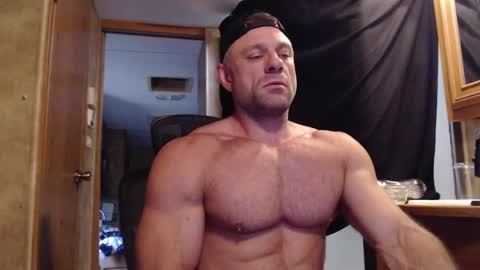 Snapshot of 9fat_inches chatting on 09/15/25, 02:50 9 fat inches online show from 09/15/25, 02:50