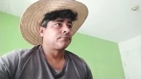 Snapshot of 9vinhocamshow chatting on 12/20/24, 11:43 9vinhocamshow online show from 12/20/24, 11:43