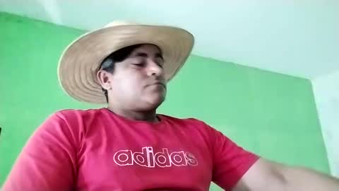 Snapshot of 9vinhocamshow chatting on 01/01/25, 11:49 9vinhocamshow online show from 01/01/25, 11:49
