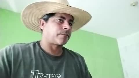 Snapshot of 9vinhocamshow chatting on 01/06/25, 11:51 9vinhocamshow online show from 01/06/25, 11:51