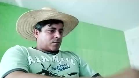 Snapshot of 9vinhocamshow chatting on 01/07/25, 04:27 9vinhocamshow online show from 01/07/25, 04:27