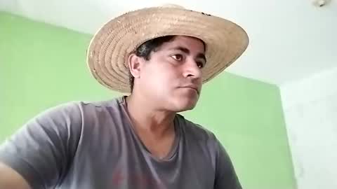 Snapshot of 9vinhocamshow chatting on 01/11/25, 11:45 9vinhocamshow online show from 01/11/25, 11:45