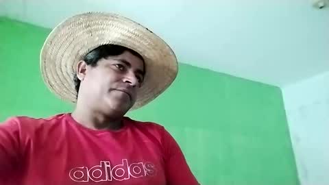 Snapshot of 9vinhocamshow chatting on 01/19/25, 12:06 9vinhocamshow online show from 01/19/25, 12:06