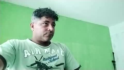 Snapshot of 9vinhocamshow chatting on 01/29/25, 11:41 9vinhocamshow online show from 01/29/25, 11:41