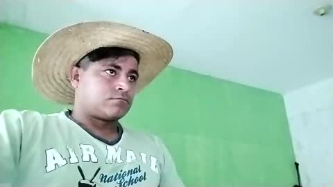 Snapshot of 9vinhocamshow chatting on 02/01/25, 11:21 9vinhocamshow online show from 02/01/25, 11:21