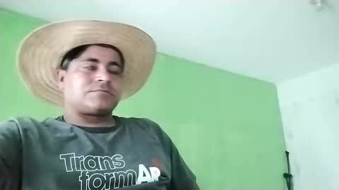 Snapshot of 9vinhocamshow chatting on 02/15/25, 11:39 9vinhocamshow online show from 02/15/25, 11:39