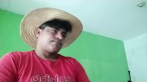Snapshot of 9vinhocamshow chatting on 02/16/25, 12:10 9vinhocamshow online show from 02/16/25, 12:10