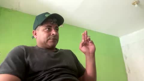 Snapshot of 9vinhocamshow chatting on 09/09/25, 11:43 9vinhocamshow online show from 09/09/25, 11:43