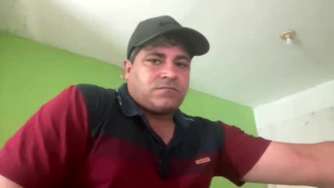 Snapshot of 9vinhocamshow chatting on 05/15/26, 11:28 9vinhocamshow online show from 05/15/26, 11:28