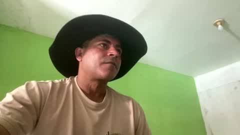 Snapshot of 9vinhocamshow chatting on 06/18/26, 12:20 9vinhocamshow online show from 06/18/26, 12:20