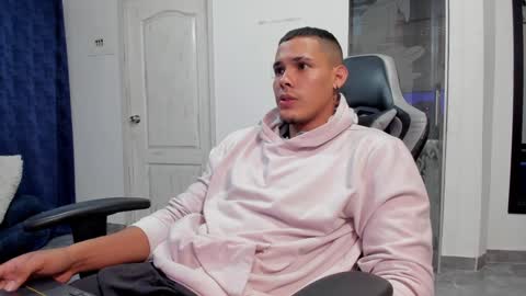 Snapshot of _0324 chatting on 12/23/24, 08:33 rick online show from 12/23/24, 08:33