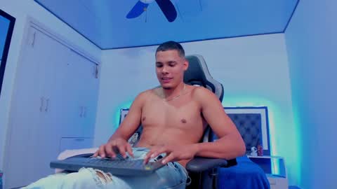 Snapshot of _0324 chatting on 01/01/25, 12:00 rick online show from 01/01/25, 12:00